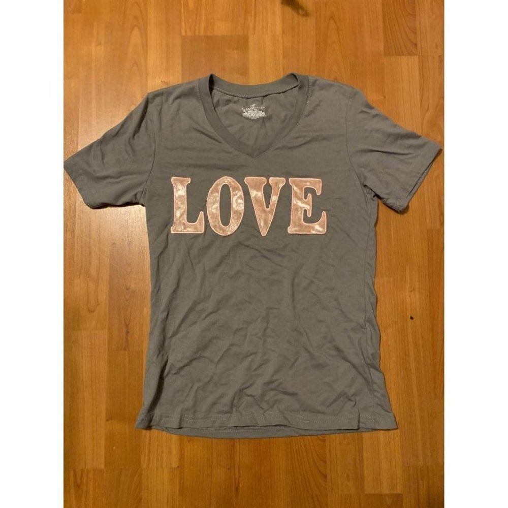 NWOT Bobbie Brooks โLOVEโ Sleep Shirt Size Small